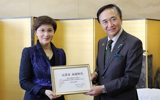 央视落地日本[CCTV大富]频道和中方企业联合向日本捐赠抗疫医疗物资