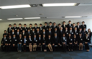 ウシオ奨学生旅立ちのとき－2015年度卒業生を送る会－